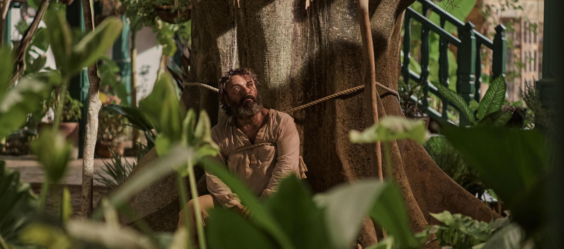 El actor colombiano, Diego Vásquez, en su interpretación de José Arcadio Buendía. 