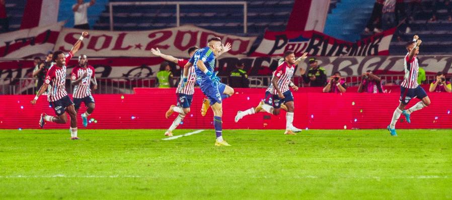 Celebración de los jugadores de Junior tras gol agónico contra Tolima.