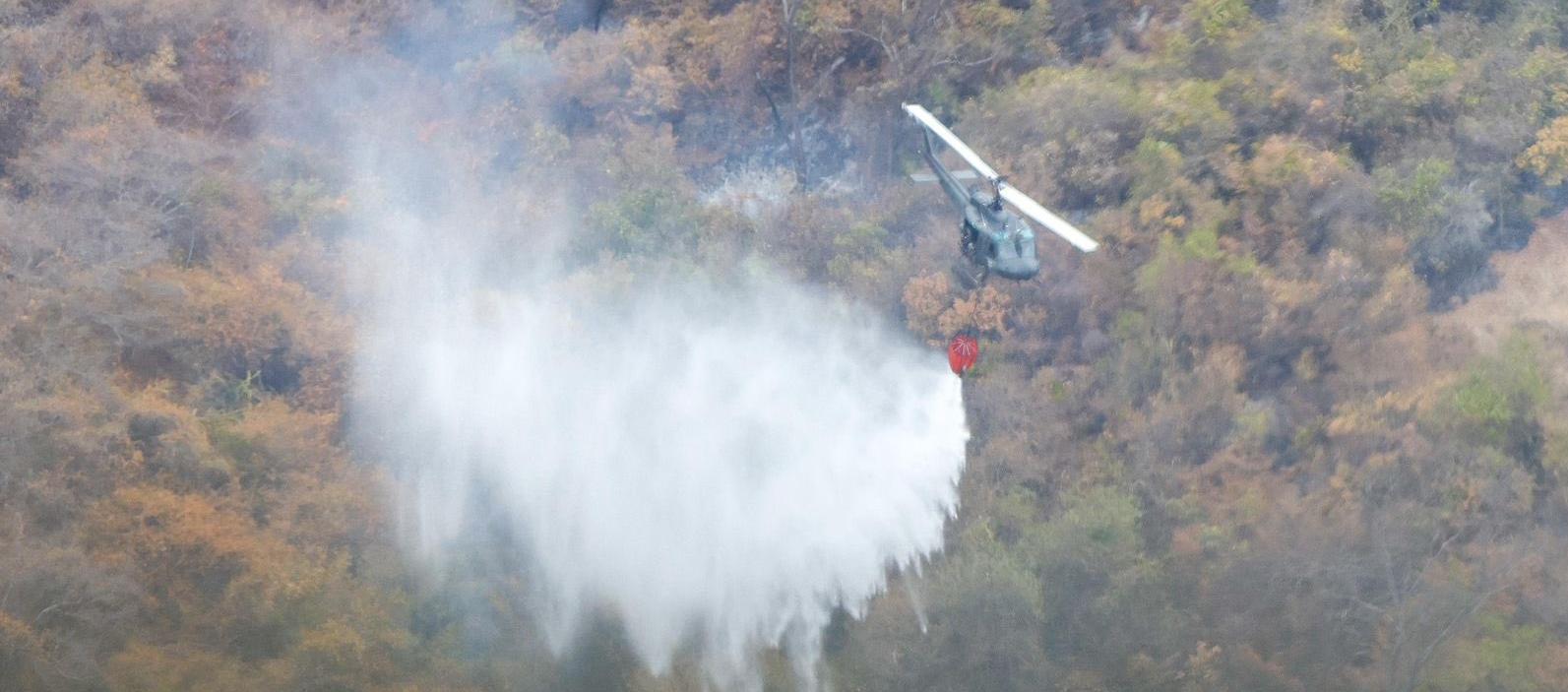 Operativos de las autoridades para controlar los incendios.