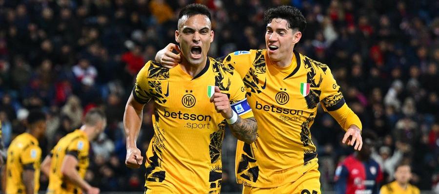 Lautaro Martínez celebrando su gol.
