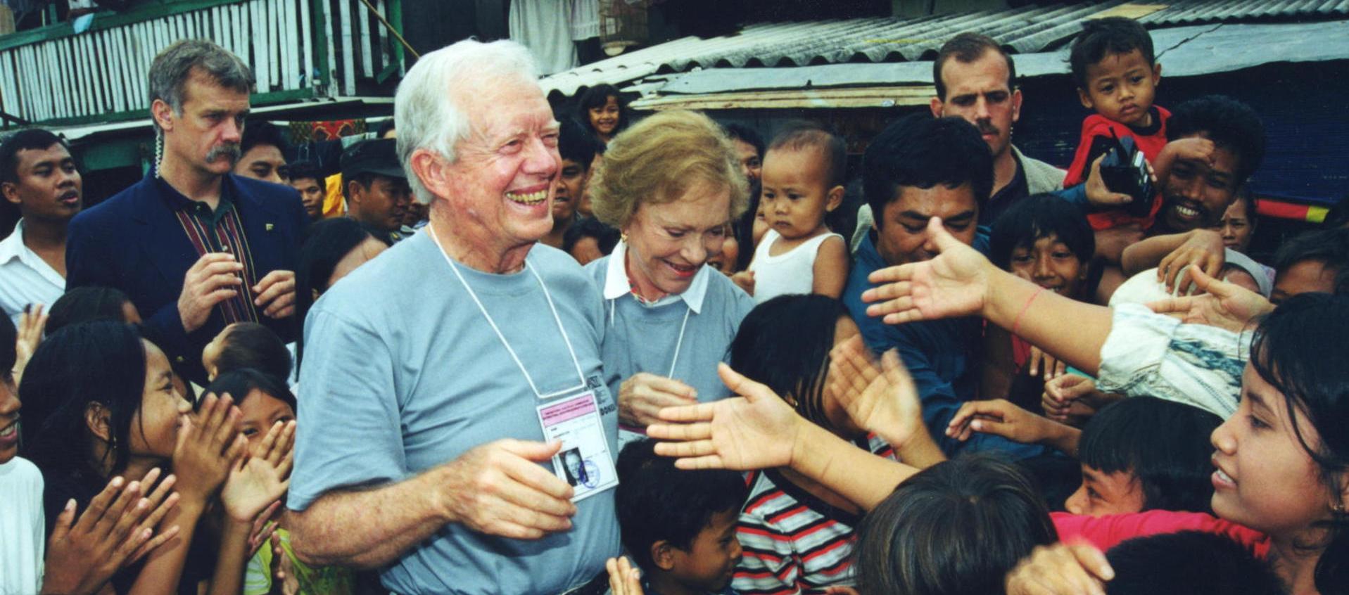 El expresidente Jimmy Carter en Indonesia, en 1999.  