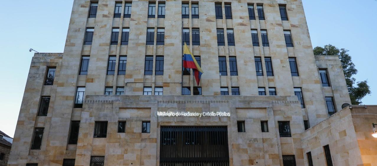 Fachada del Ministerio de Hacienda, en Bogotá. 