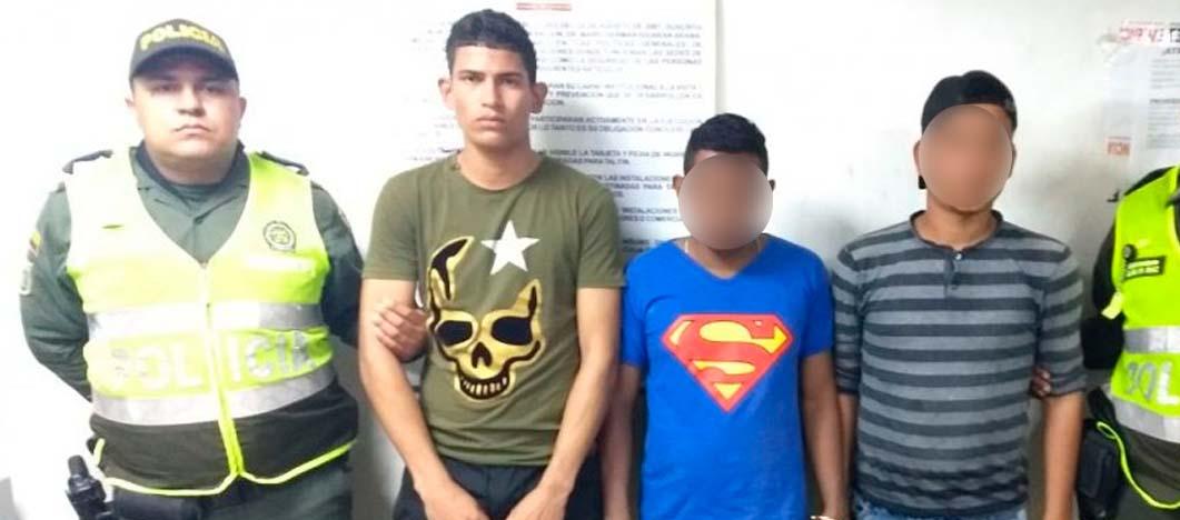 Elimelec Junior Acuña Nieto (camiseta verde) cuando fue capturado en 2018.