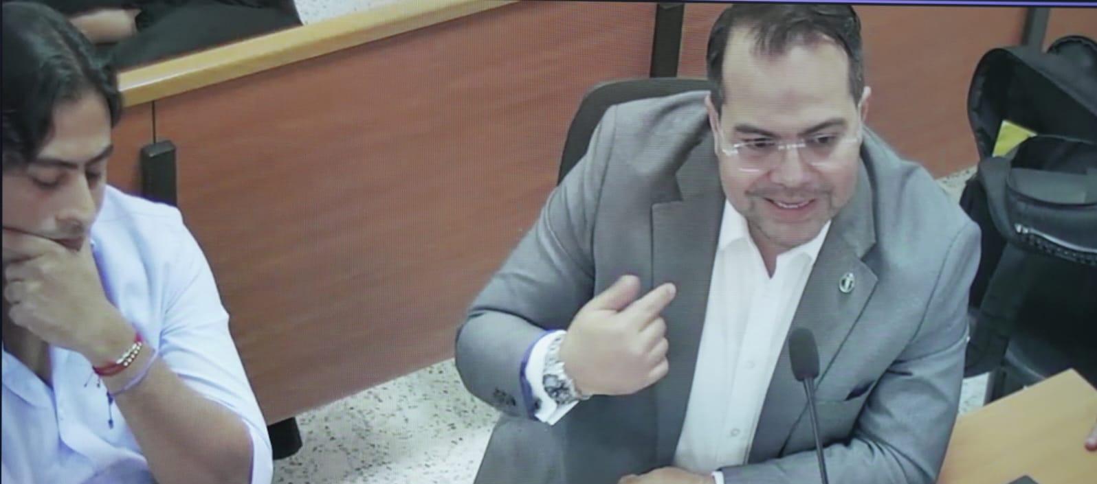 Nicolás Petro y el abogado Alejandro Carranza.