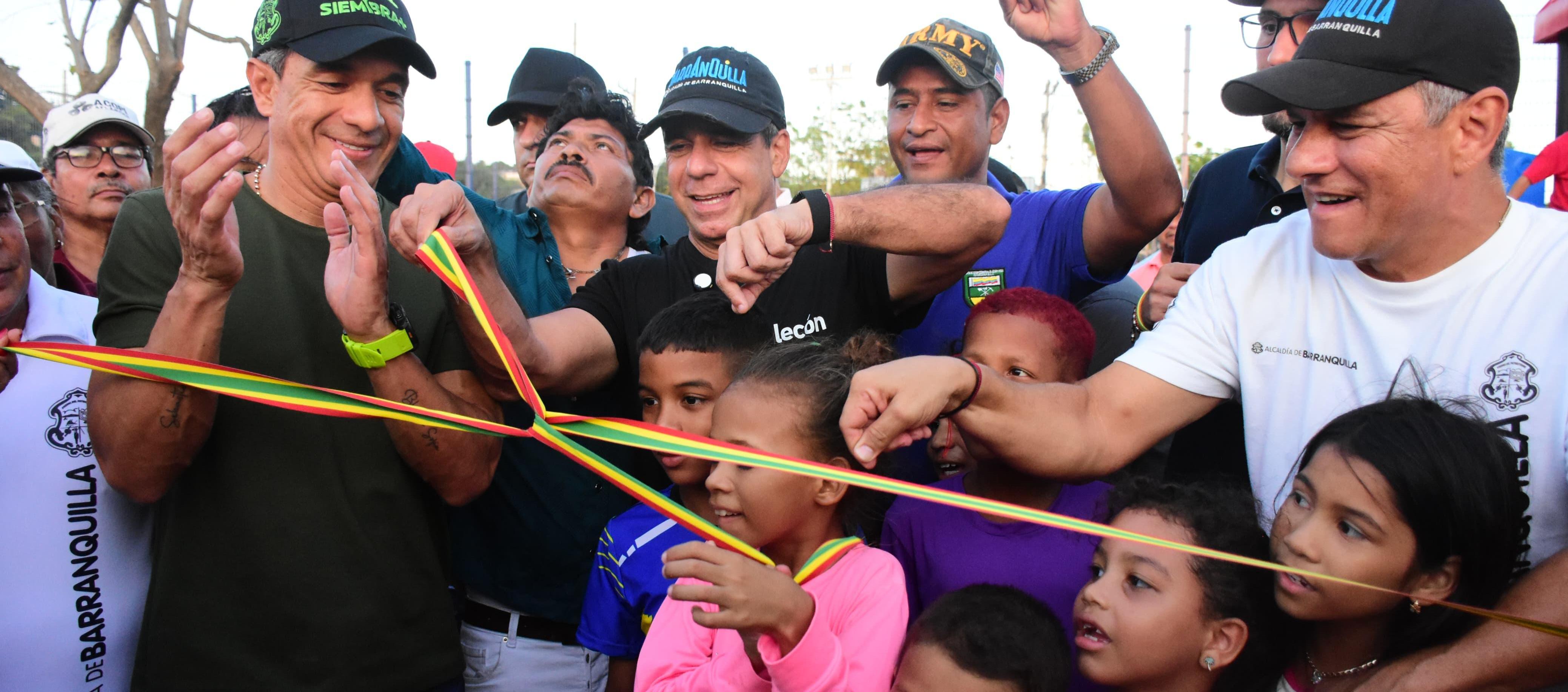 Alcalde Alejandro Char durante la inauguración del parque Villa del Rosario.