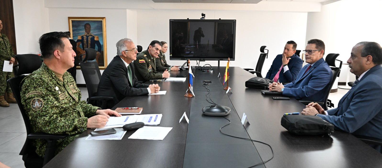La reunión entre Iván Velásquez, Ministro de Defensa, y Frank Abrego, Ministro de Seguridad Pública de Panamá.