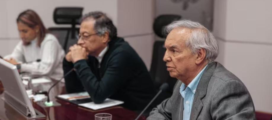 Ministro de Hacienda, Ricardo Bonilla y Gustavo Petro, Presidente de Colombia. 