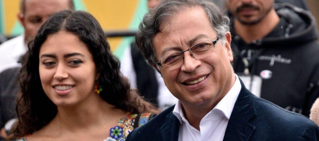 Sofía Petro junto a su padre Gustavo Petro.