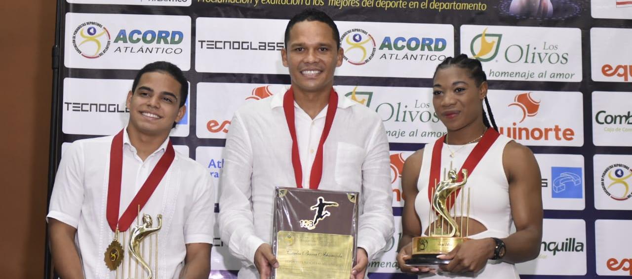 El ciclista Francisco Jaramillo, el futbolista Carlos Bacca y la boxeadora Angie Valdés, ganadores en 2023. 