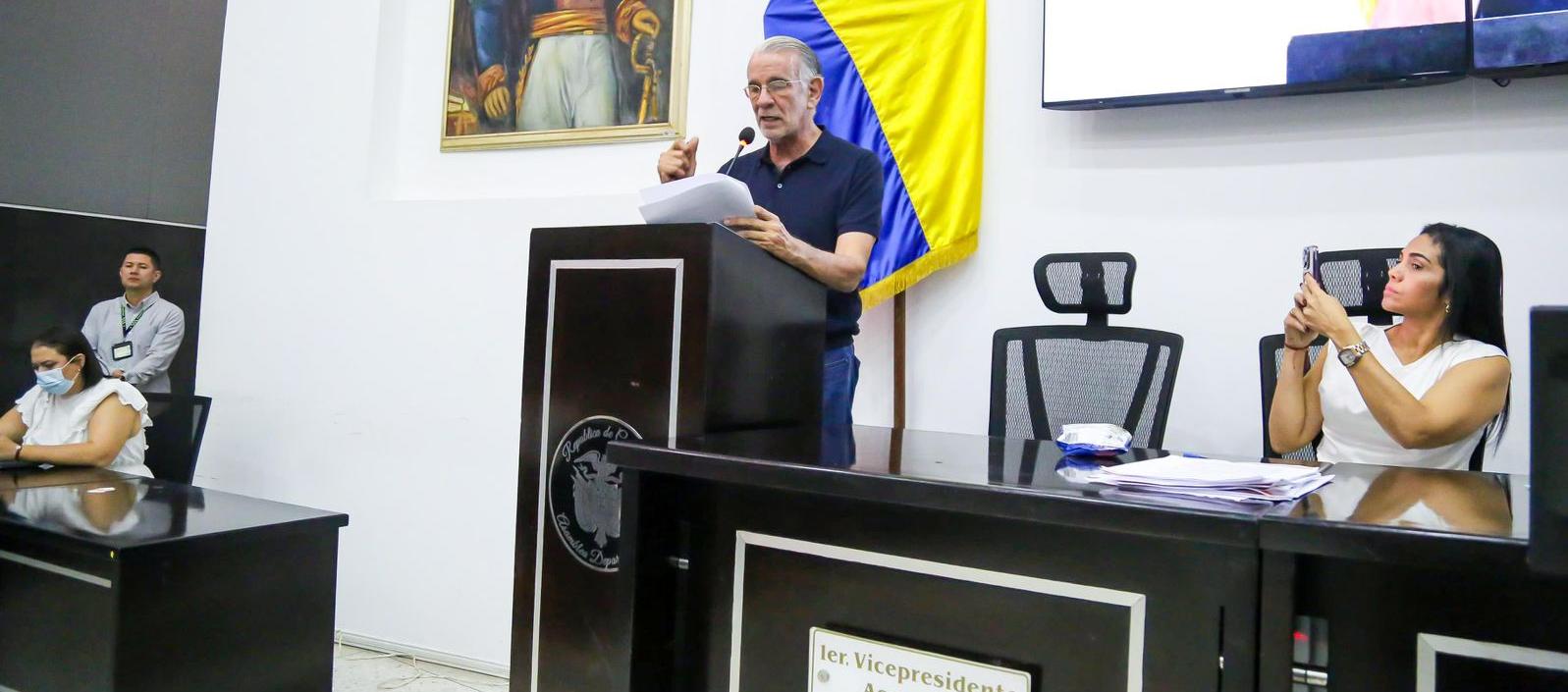 Eduardo Verano, Gobernador del Atlántico, en la sesión.