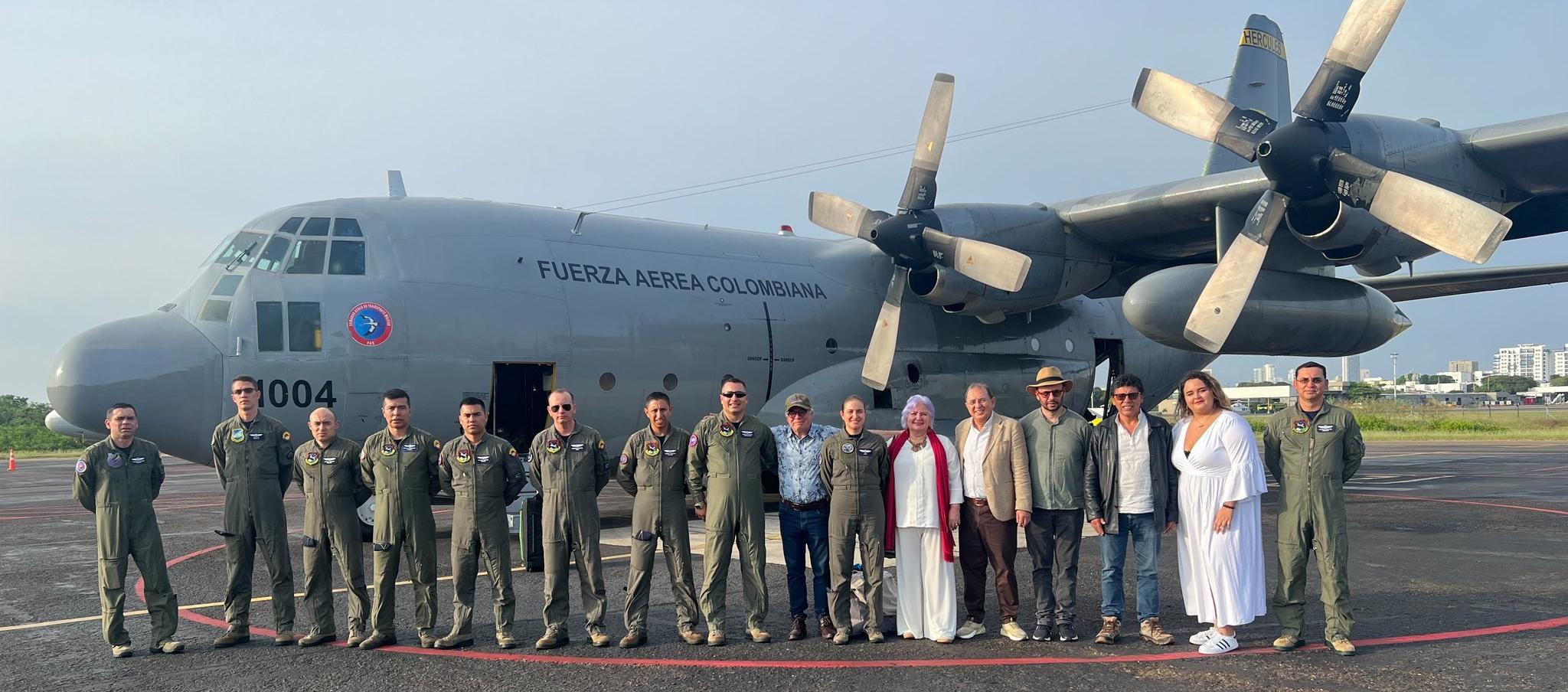 Delegación que lleva la "ayuda solidaria" a Cuba.