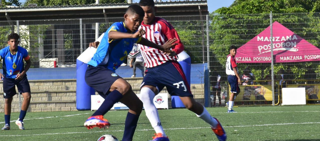 Acción de la final entre Junior y Academia de Crespo, en la categoría 2010. 