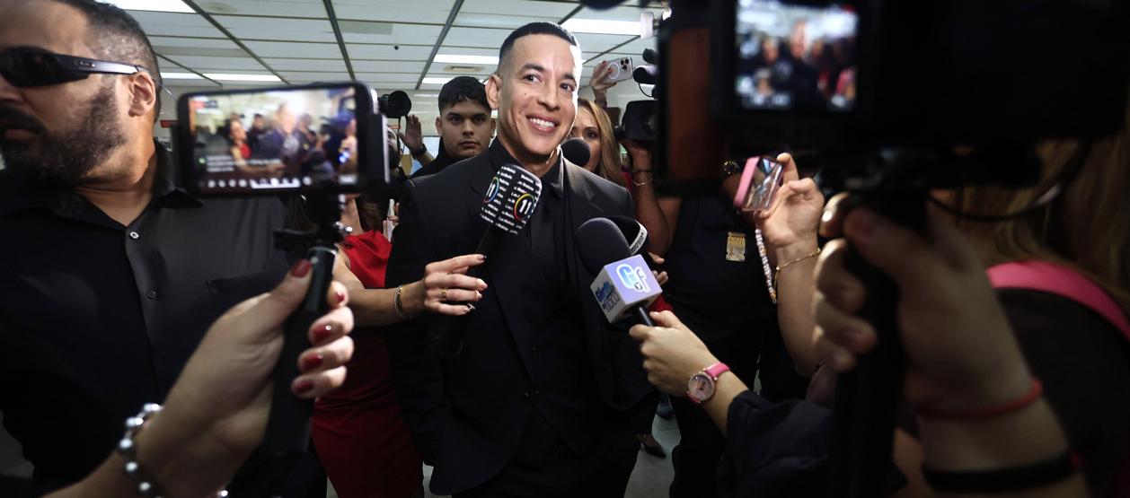 Daddy Yankee en una de las audiencias del caso en contra de su esposa.