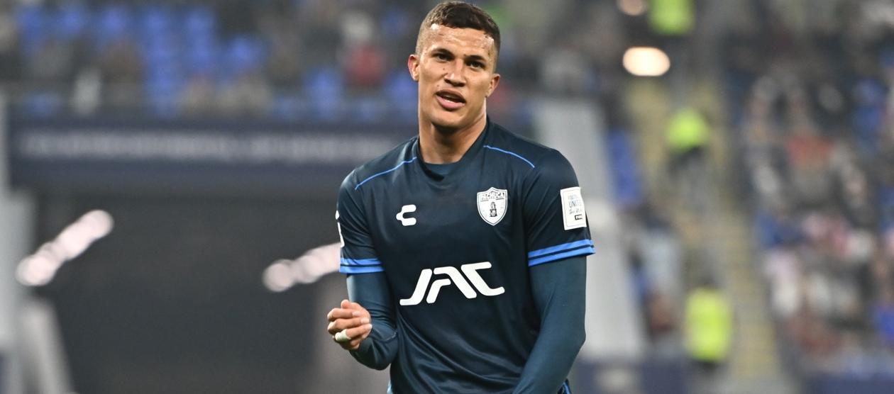 El colombiano Nelson Deossa festeja tras marcar el segundo gol del Pachuca.