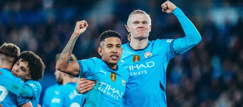 Savinho y Haaland, autores de los goles del Manchester City.