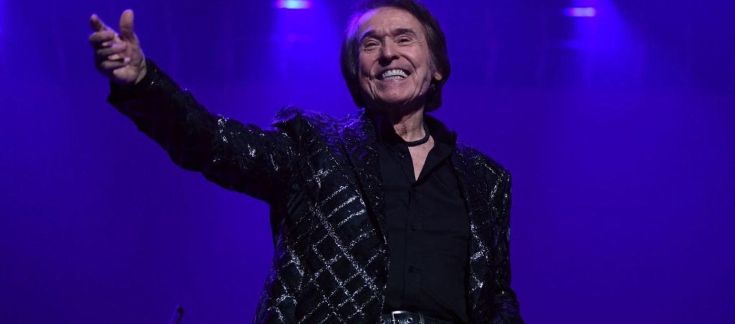 El artista continúa en observación. 