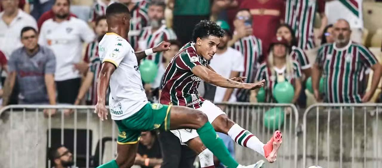 Gabriel Fuentes durante el partido de Fluminense contra Cuiabá. 