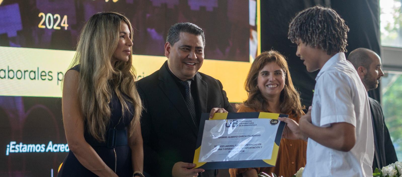 Se graduaron 1.517 estudiantes como técnicos en la IUB. 