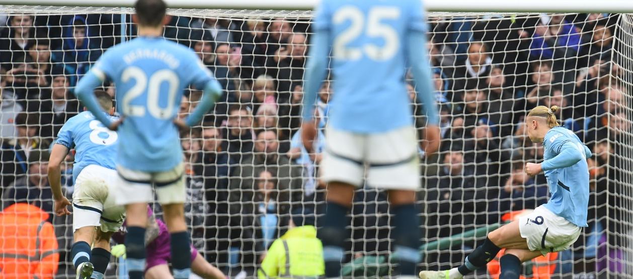 La pena máxima ejecutada por Haaland y atajada por Pickford. 