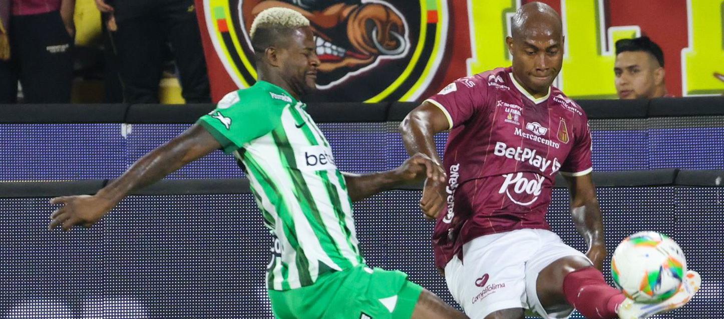 Dairon Asprilla y Junior Hernández durante el partido de ida jugado en Ibagué.