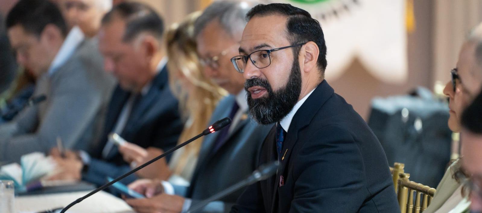 Andrés Camacho, Ministro de Minas y Energía, en la reunión en Panamá.