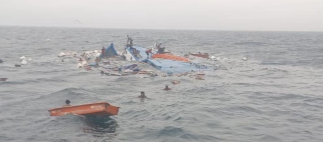 Se hundió, al parecer, luego de un fallo mecánico en el barco.