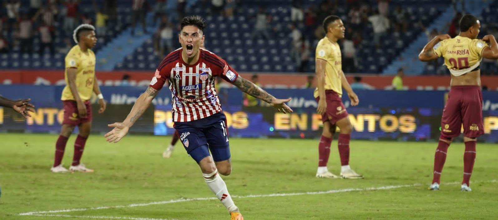 Emmanuel Olivera festeja su gol ante Tolima. 