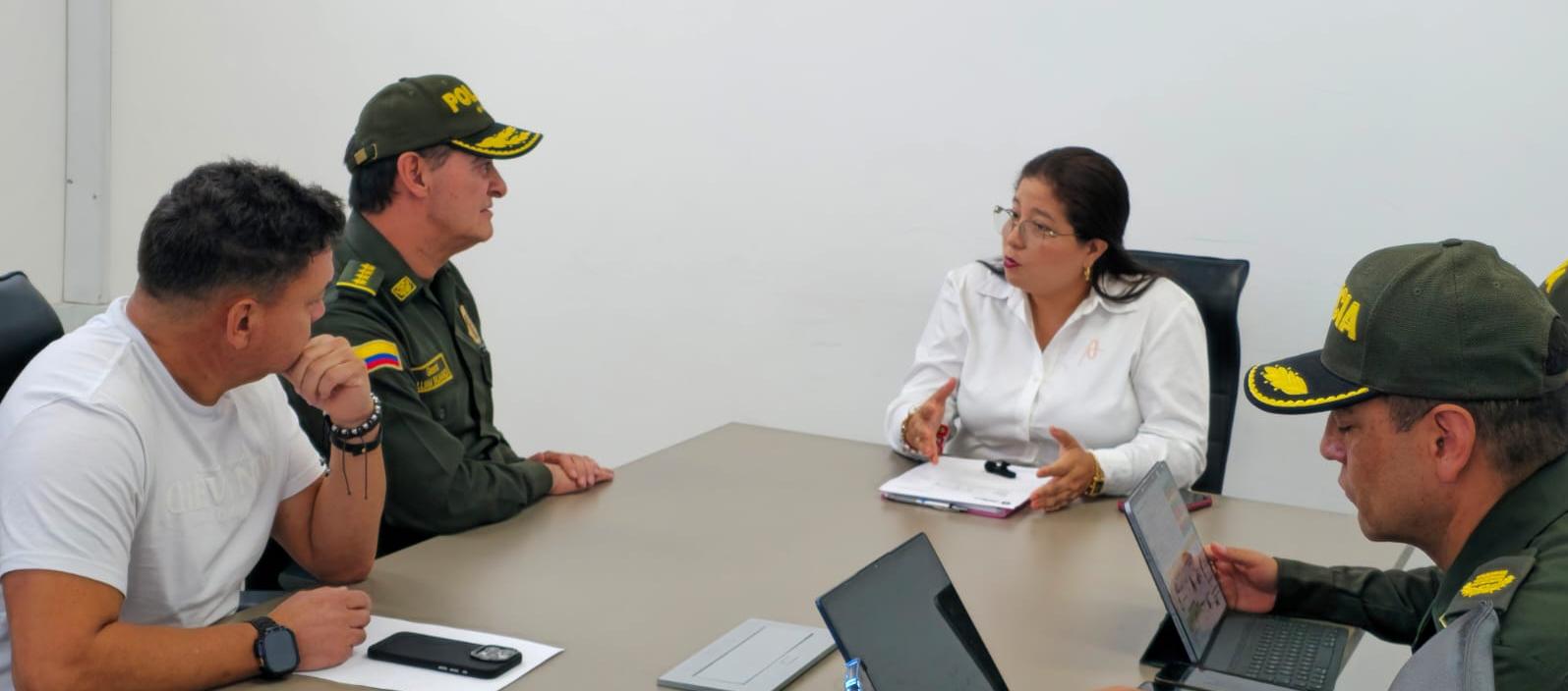 Aspecto de la reunión entre el director de la Policía y la alcaldesa de Soledad.