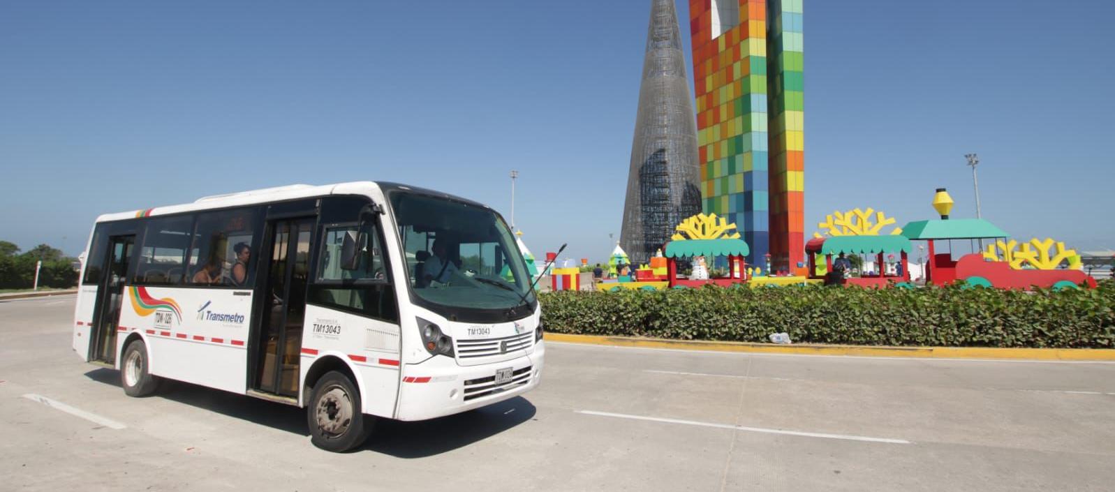 Bus de Transmetro durante recorrido. 