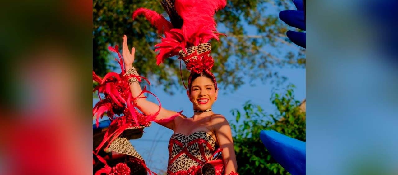 Alexsandra Estarita durante el recorrido.