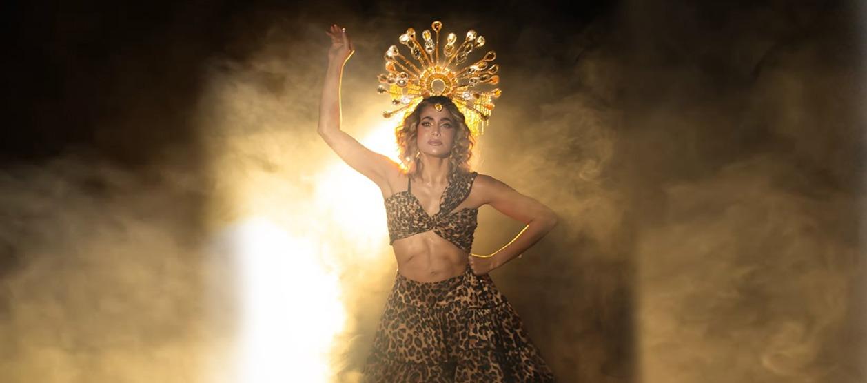 Adriana Lucía en el video de 'La candela viva'.