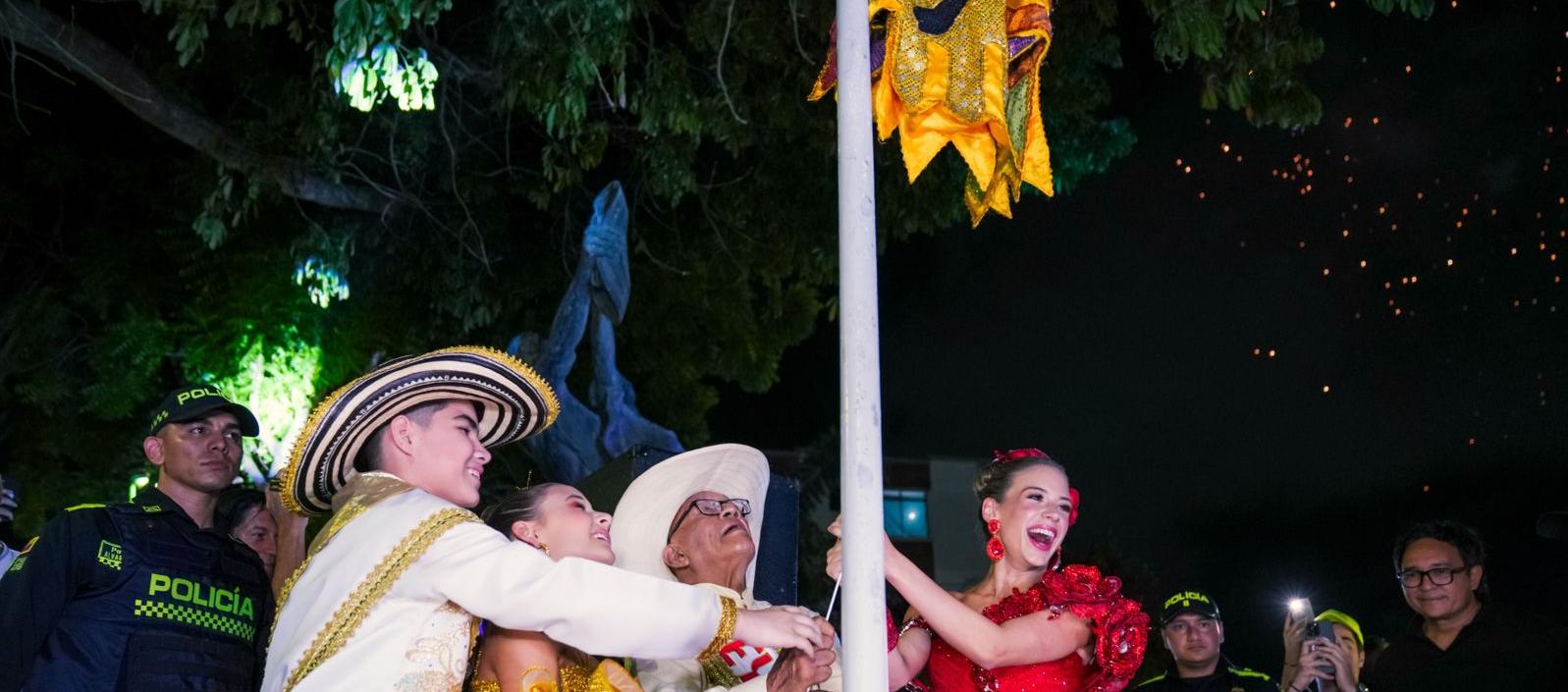 Monarquía carnavalera estuvo presente durante el evento.