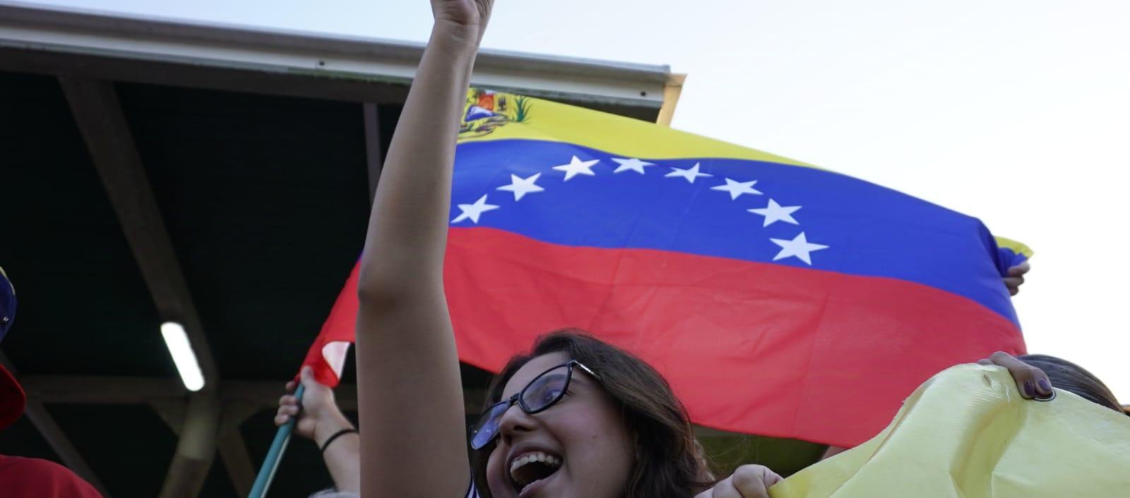 Asistentes en la Plaza de la Paz piden a Edmundo González, Presidente de Venezuela.