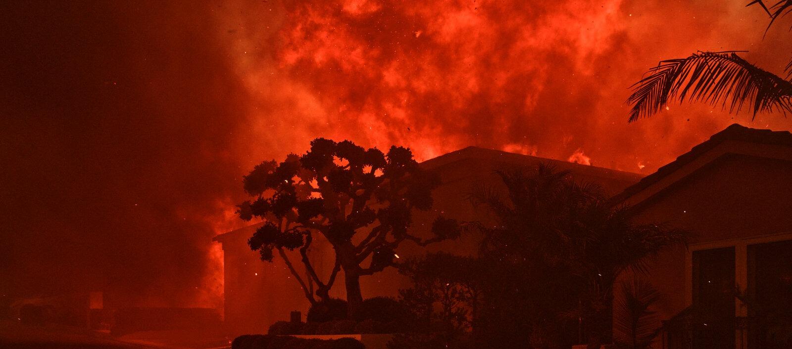 El fuego ha destruido comunidades de todos los estratos en Los Ángeles.