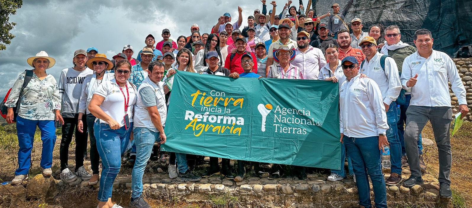 Entrega de tierras en el departamento del Huila.