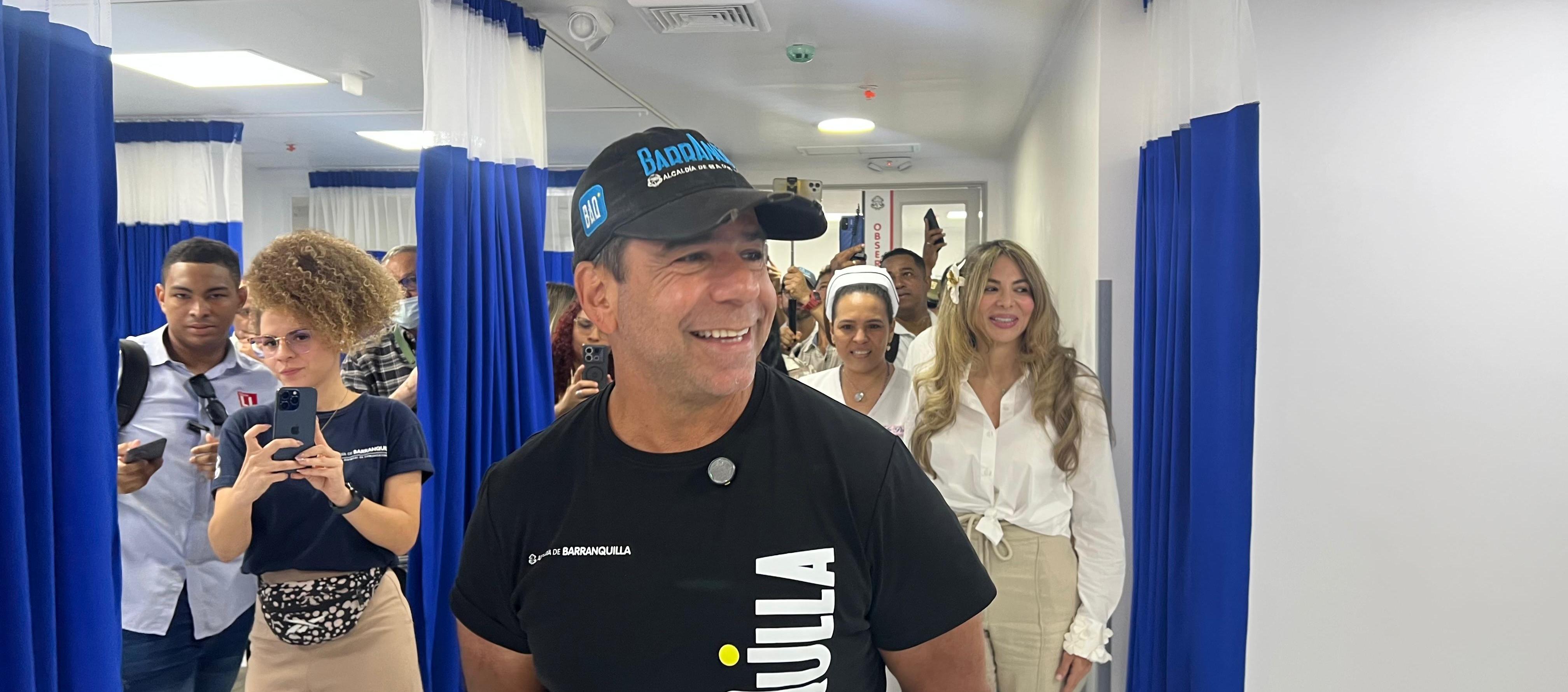 El alcalde Alejandro Char en su recorrido por las instalaciones del Nuevo Hospital Barranquilla. 