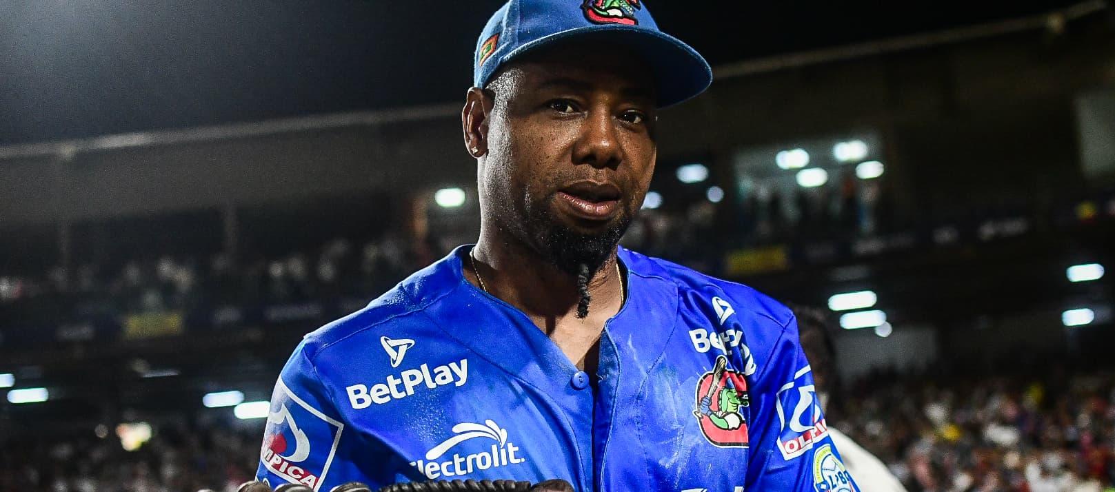 Alejandro De Aza, jardinero central de Caimanes. 