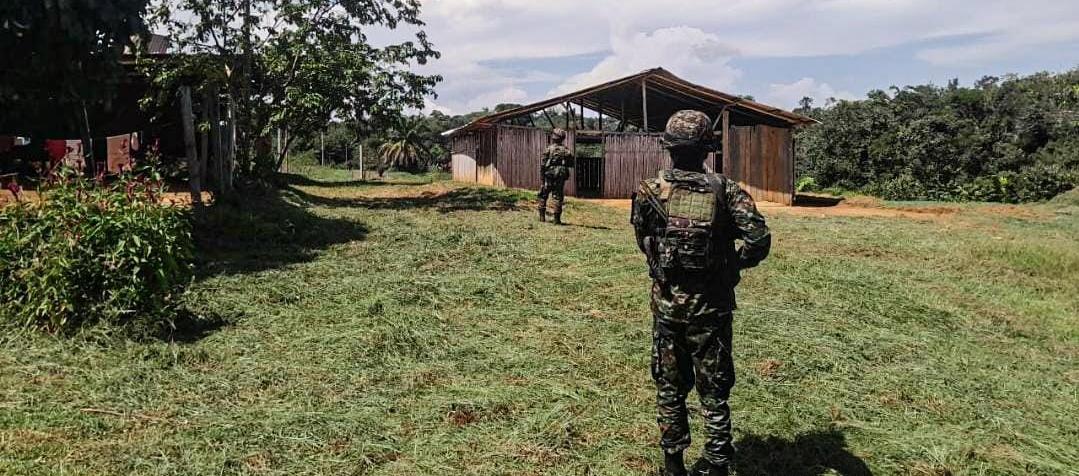 Ejército en zona rural.