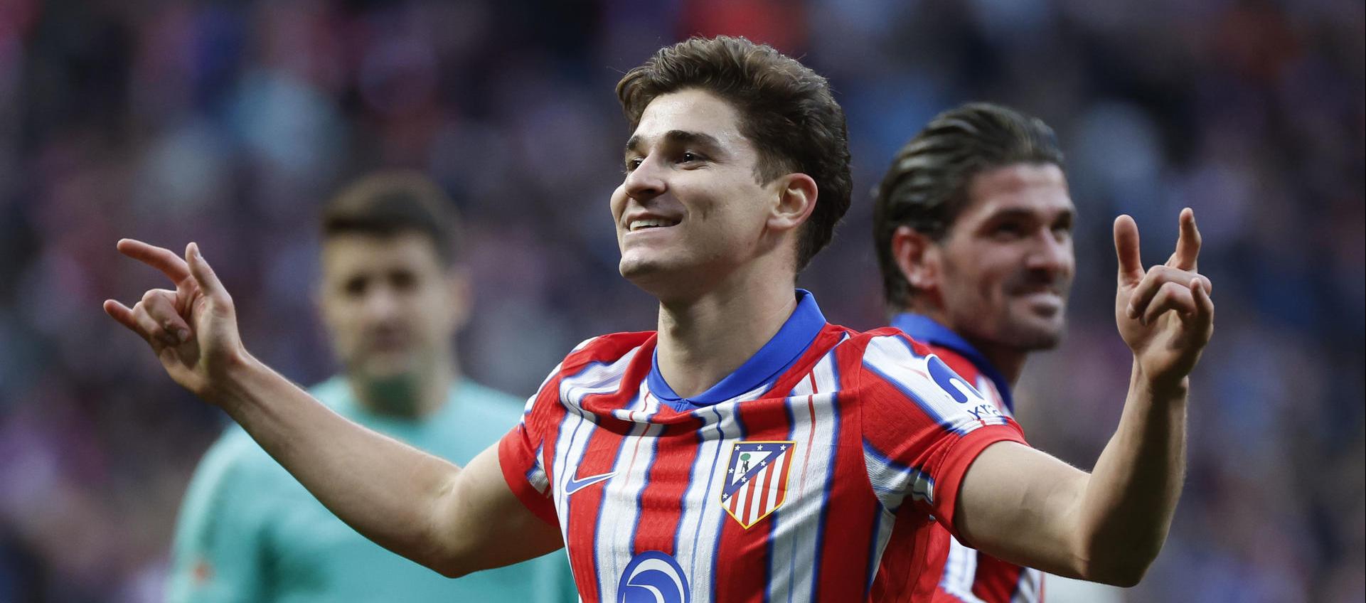 Julián Álvarez festejando su gol.