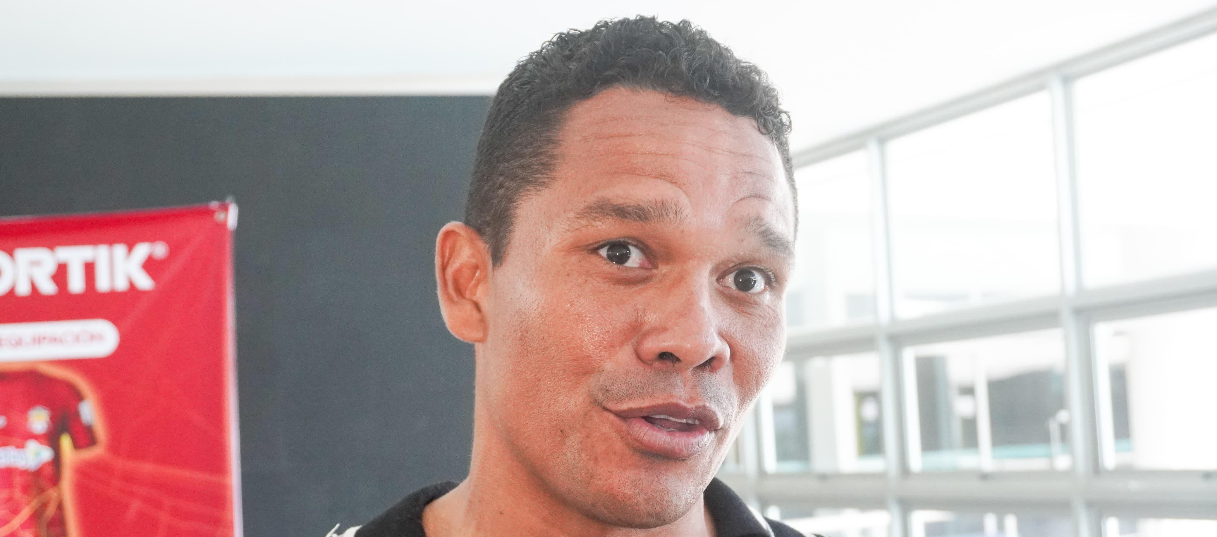 Carlos Bacca atendiendo a los medios de comunicación esta mañana.