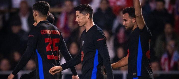 Jugadores del Barcelona tras un gol de Lewandowski.