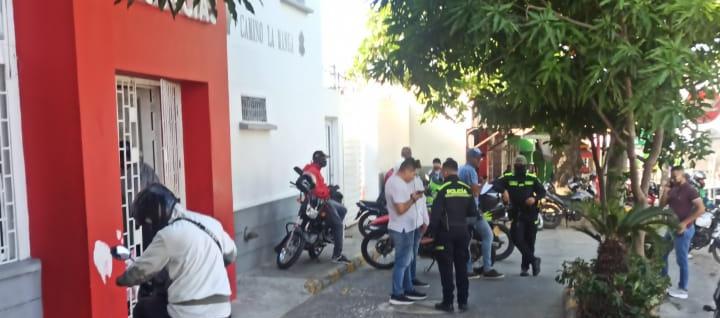 La víctima fue llevada al Camino La Manga, donde se confirmó su muerte. 