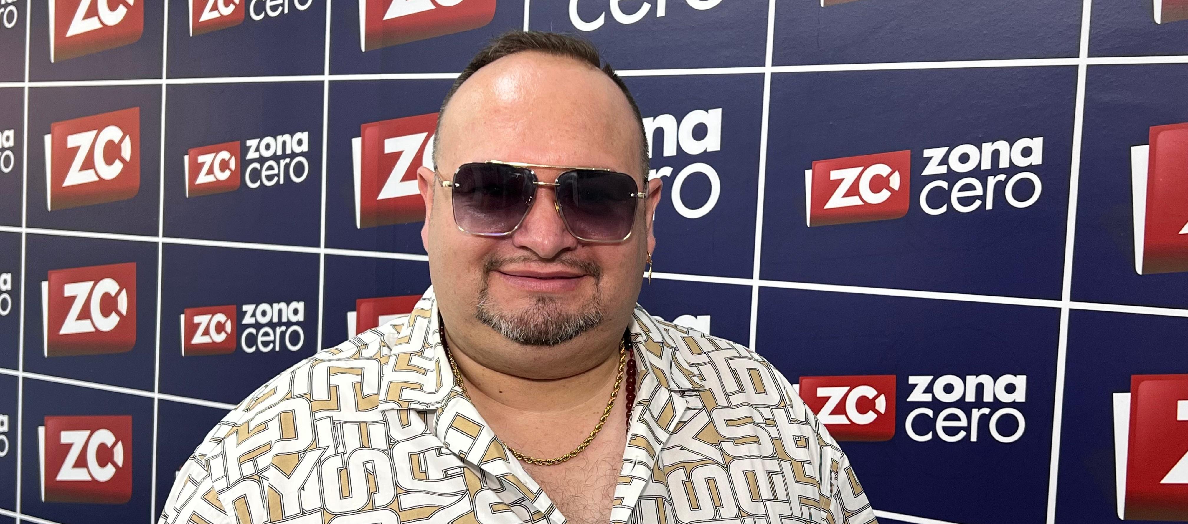 El artista José Ricardo en la redacción de Zona Cero.