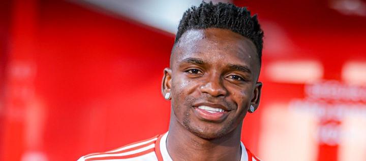 Johan Carbonero con la camiseta del Inter de Brasil.