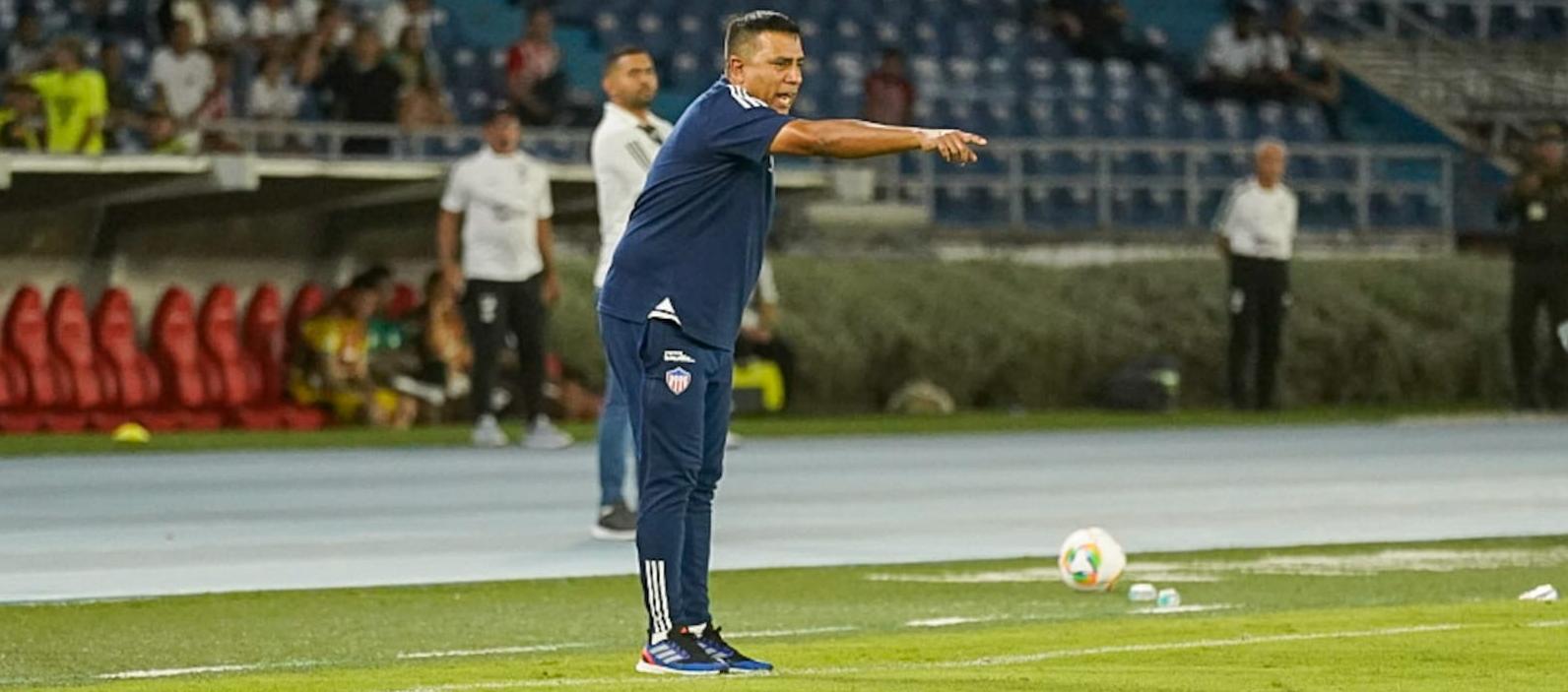 César Farías en el partido contra Cali en Barranquilla.