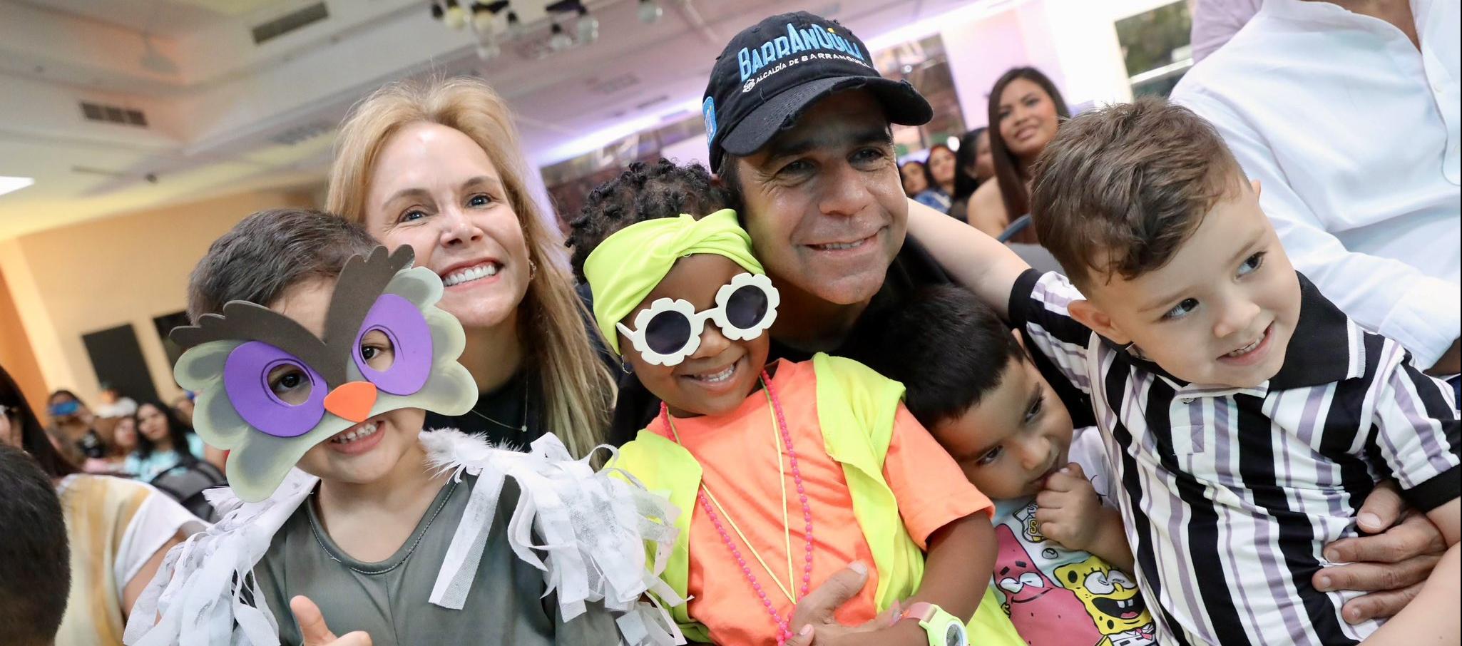 Alcalde Char comparte con niños y niñas del programa.