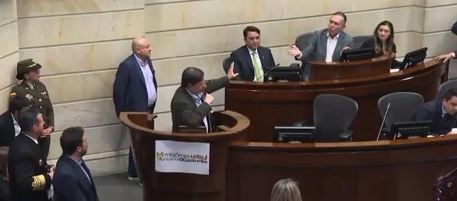 El cruce entre Juan Fernando Cristo y Efraín Cepeda.