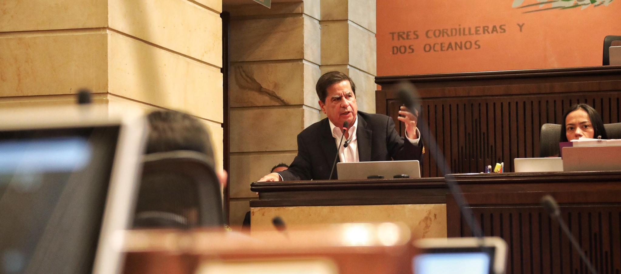 Juan Fernando Cristo, Ministro del Interior, en el Congreso de la República.