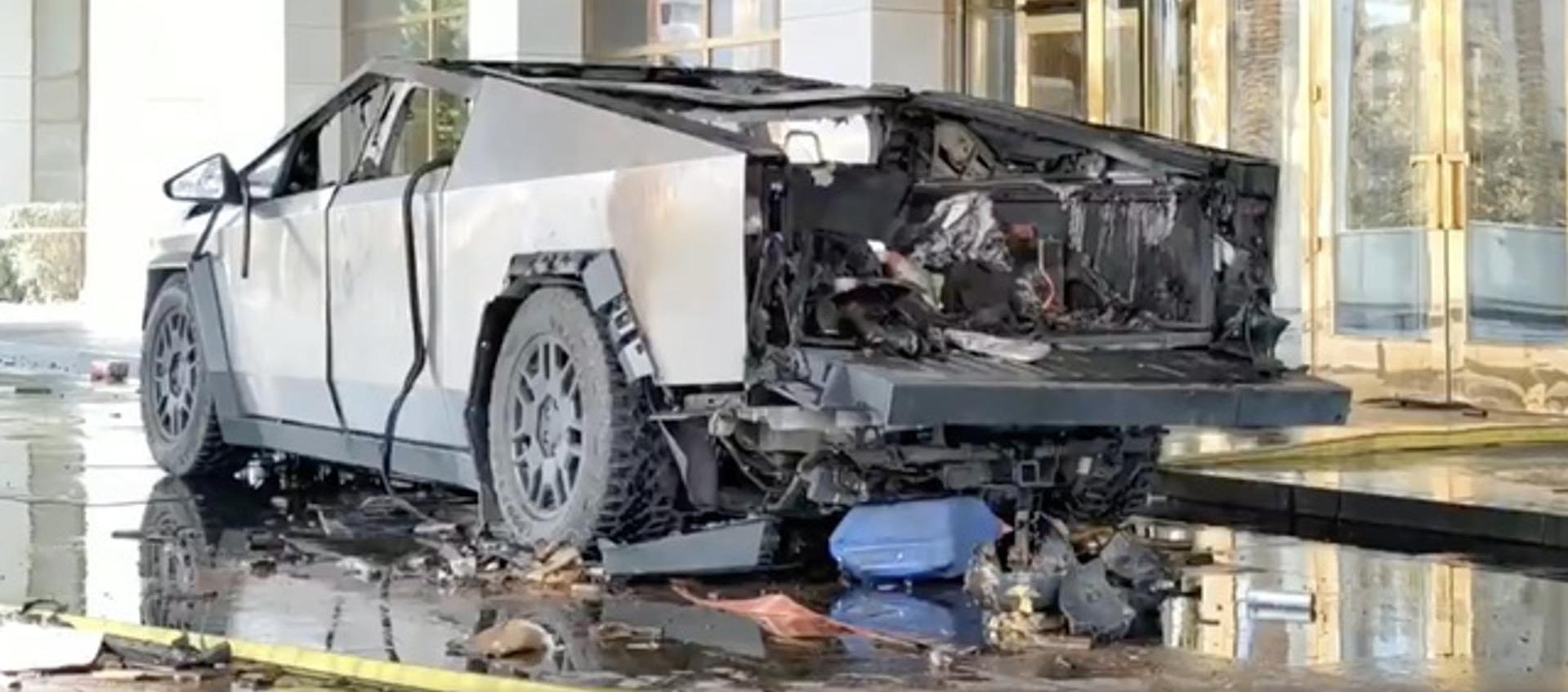 Así terminó el vehículo tras la explosión.