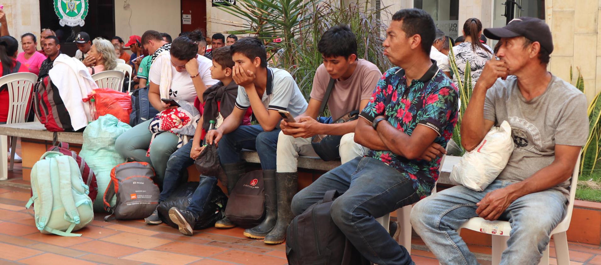 Varios desplazados por la guerra entre el ELN y las disidencias de las FARC. 